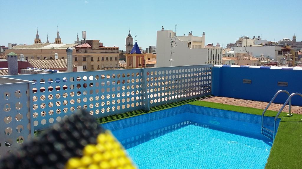 Homely Malaga Carreteria Con Piscina Exterior photo
